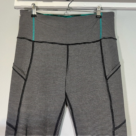 Lululemon Rebel Runner Crop Mini Pop Stripe Heathered Slate Black Size 8 - Picture 10 of 16